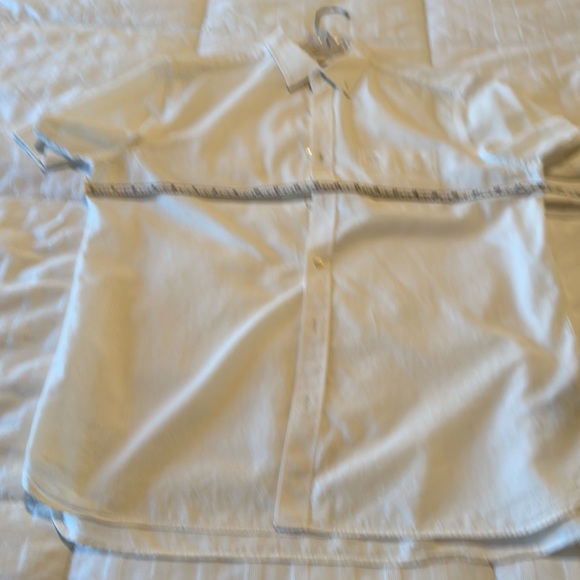 Burberry button down short sleeve.  73% cotton, 27% linen. - Picture 6 of 8